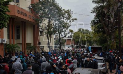 Policías continúan frente a la Jefatura a la espera de una nueva propuesta